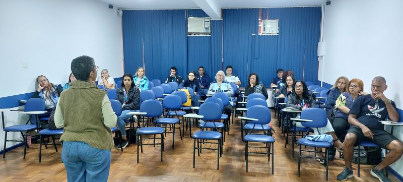 O curso objetiva qualificar os profissionais que ingressam na Atenção Primária à Saúde, para que ampliem sua visão sistêmica e integral do indivíduo, da família e da comunidade na qual estão inseridos.