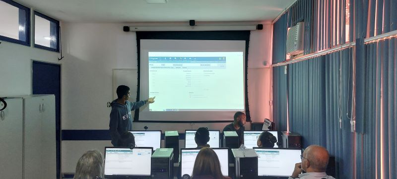 Treinamento dos profissionais na utilização das ferramentas que o sistema oferece, e como realizar o inventário, proporcionando amplitude de inserção de dados para o acompanhamento dos pacientes, faturamento e protocolo burocrático da Unidade.