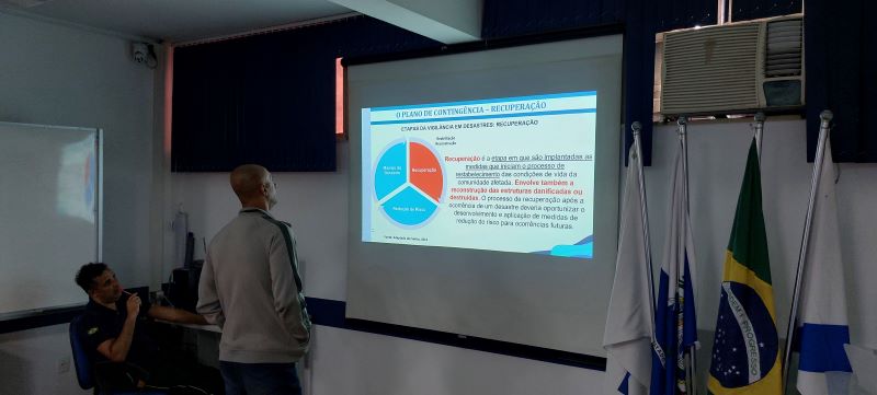 Plano de Contingência (PC) é o planejamento elaborado a partir do estudo de uma determinada hipótese de emergência em saúde pública.