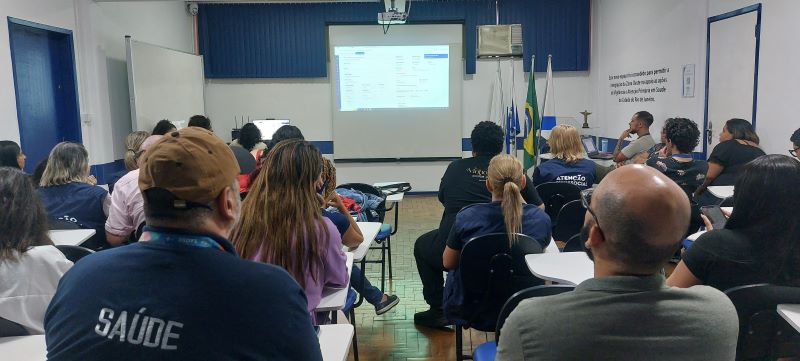 Reunião de Equipe do CAPS Lima III, com objetivo de discutir casos clínicos com a equipe técnica para atualização de terapêuticas.