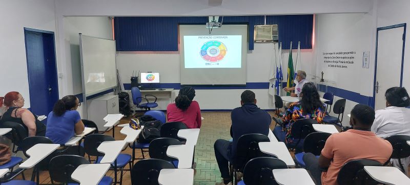 Atenção Primária Prisional (APP), treinamento do manejo de HIV, com objetivo de atualizar quanto às práticas clinicas no manejo do HIV.