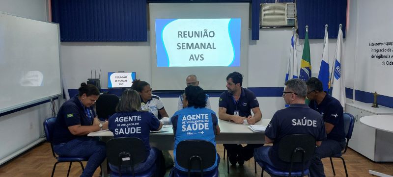 Reunião de equipe dos AVSs, planejamento de ações no território, realizando e execução das ações de vigilância por meio de coleta e pesquisa.