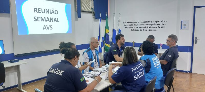 Reunião de equipe dos AVSs, planejamento de ações no território, realizando e execução das ações de vigilância por meio de coleta e pesquisa.