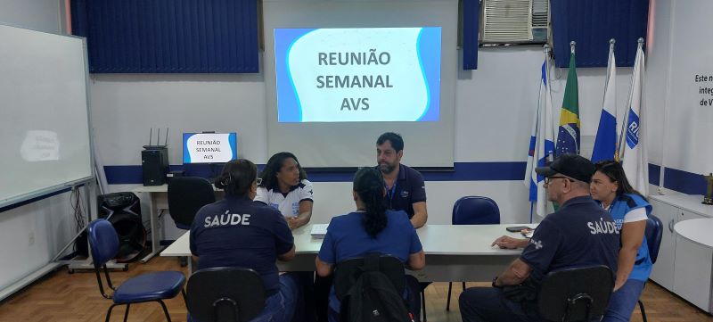 Reunião de equipe dos AVSs, planejamento de ações no território, realizando e execução das ações de vigilância por meio de coleta e pesquisa.