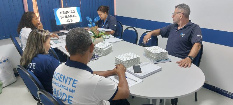 Reunião de equipe dos AVSs, planejamento de ações no território, realizando e execução das ações de vigilância por meio de coleta e pesquisa.