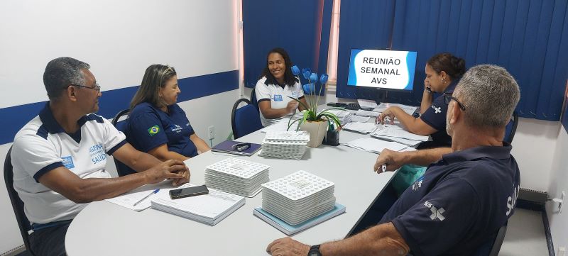 Reunião de equipe dos AVSs, planejamento de ações no território, realizando e execução das ações de vigilância por meio de coleta e pesquisa.