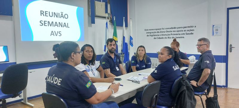 Reunião de equipe dos AVSs, planejamento de ações no território, realizando e execução das ações de vigilância por meio de coleta e pesquisa.