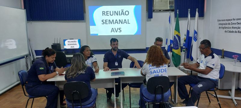 Reunião de equipe dos AVSs, planejamento de ações no território, realizando e execução das ações de vigilância por meio de coleta e pesquisa.