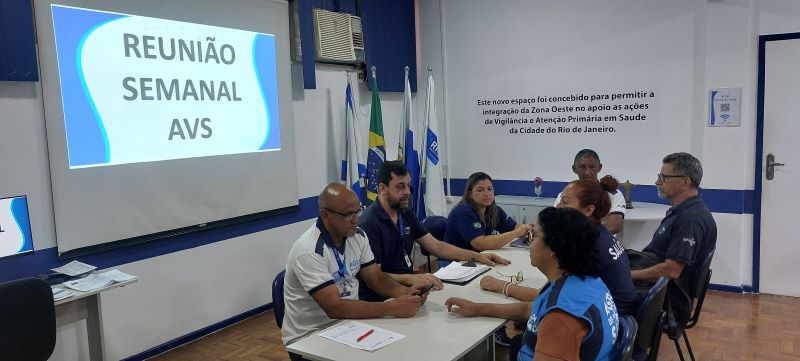 Reunião de equipe dos AVSs, planejamento de ações no território, realizando e execução das ações de vigilância por meio de coleta e pesquisa.