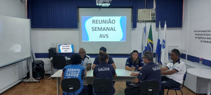 Reunião de equipe dos AVSs, planejamento de ações no território, realizando e execução das ações de vigilância por meio de coleta e pesquisa.