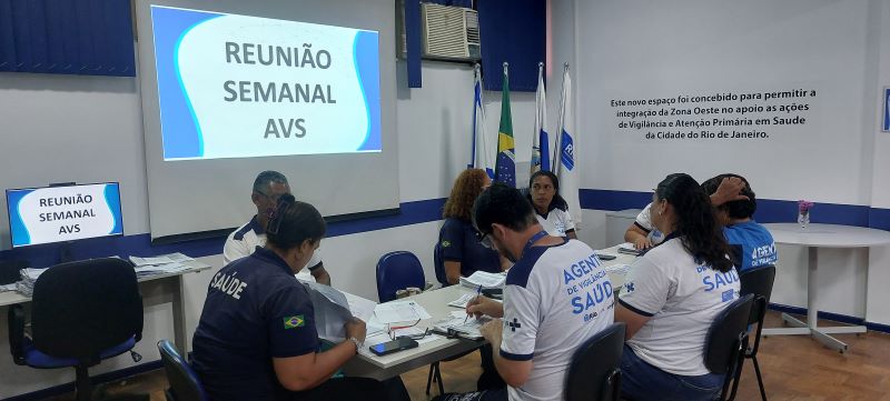 Reunião de equipe dos AVSs, planejamento de ações no território, realizando e execução das ações de vigilância por meio de coleta e pesquisa.