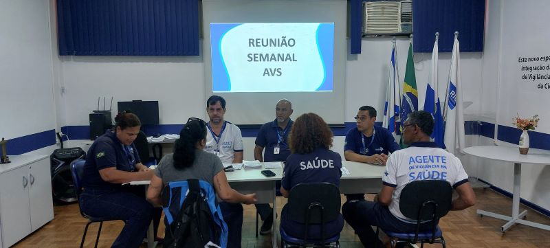 Reunião de equipe dos AVSs, planejamento de ações no território, realizando e execução das ações de vigilância por meio de coleta e pesquisa.