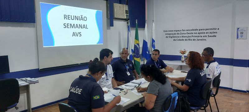 Reunião de equipe dos AVSs, planejamento de ações no território, realizando e execução das ações de vigilância por meio de coleta e pesquisa.