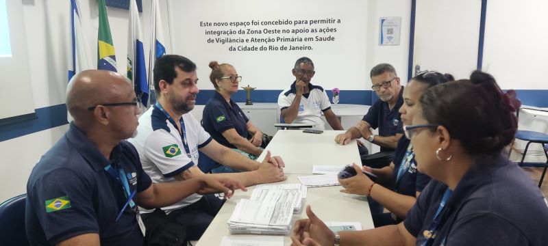 Reunião de equipe dos AVSs, planejamento de ações no território, realizando e execução das ações de vigilância por meio de coleta e pesquisa.