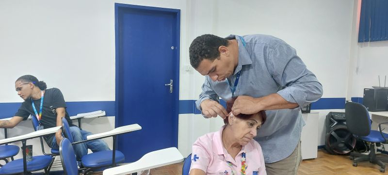 Capacitação de Auriculoterapia para os profissionais do CMS Manoel Guilherme da Silveira Filho - AP 5.1, responsável Misael Medeiros.