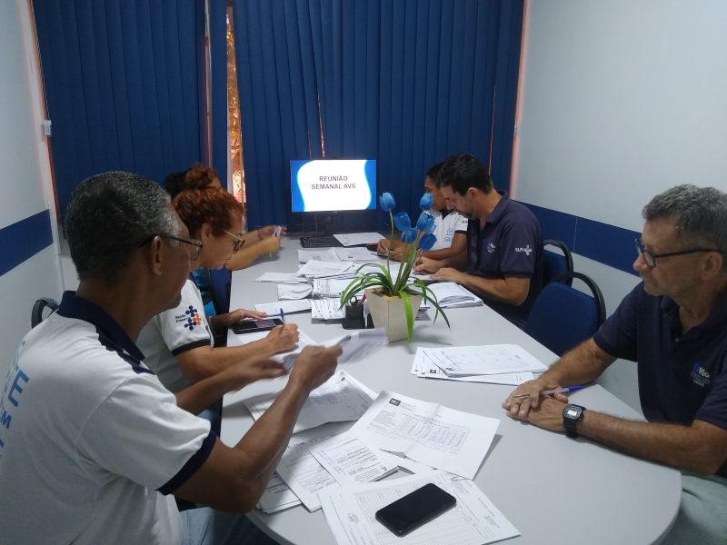 Reunião de equipe dos AVSs, planejamento de ações no território, realizando e execução das ações de vigilância por meio de coleta e pesquisa.