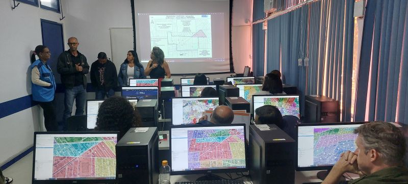 Elaborar de mapas dos territórios (com suas vulnerabilidades).