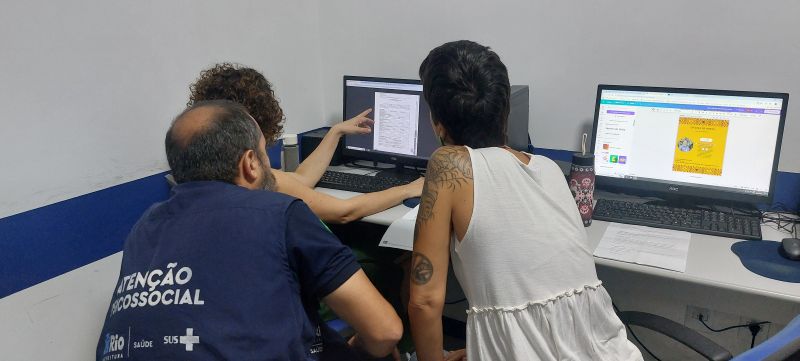 O prontuário eletrônico é um repositório de informações mantidas de forma eletrônica, ao longo da vida de um indivíduo. Nele estão armazenadas as informações de saúde, clínicas e administrativas, originadas das ações das diversas categorias profissionais que compõem a APS.