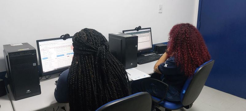 Ysabelle da Silva e Ana Beatriz de Souza, profissionais jovens aprendizes (ADM), do CMS Manoel Guilherme - AP 5.1.