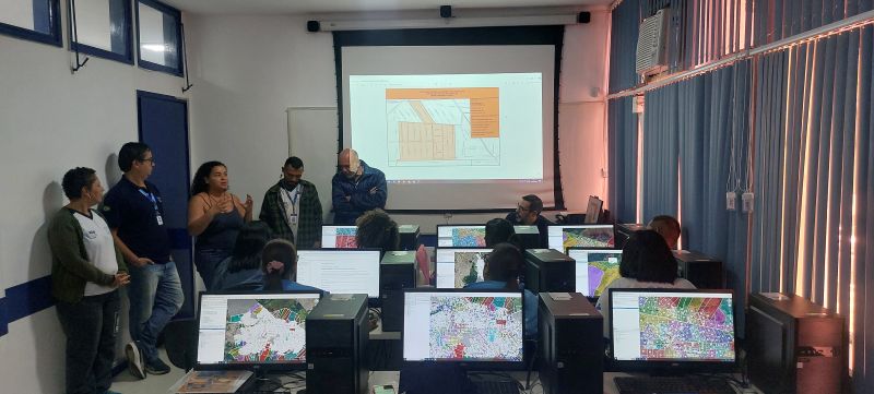 Elaborar de mapas dos territórios (com suas vulnerabilidades).