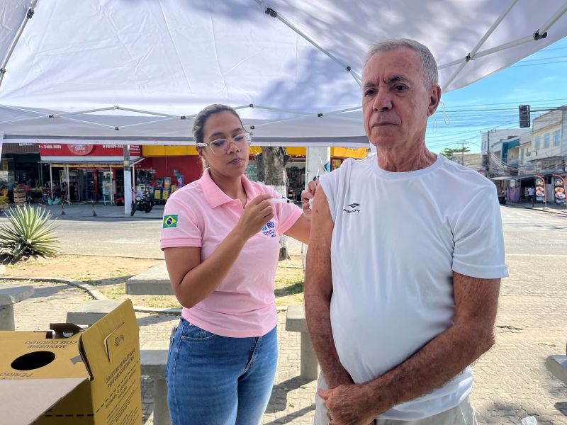 No Rio de Janeiro, são mais de 700 pontos de vacinação espalhados pela cidade, ofertando a vacina para todas as pessoas a partir de seis meses de idade.
