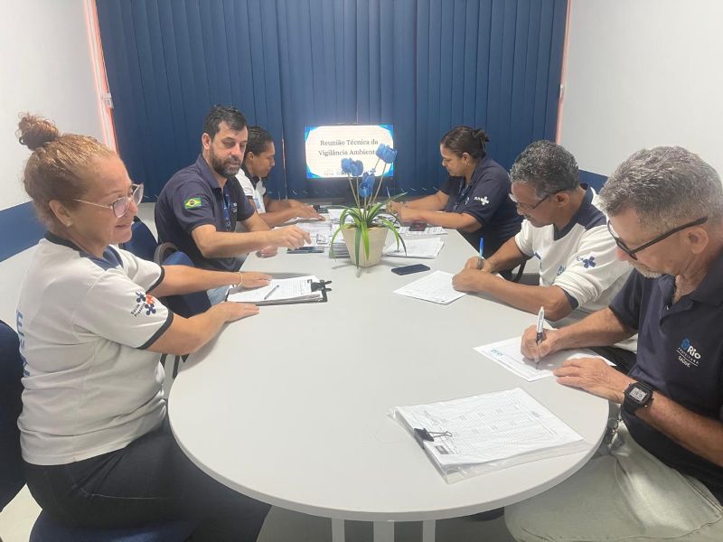 Reunião de equipe dos AVSs, planejamento de ações no território, realizando e execução das ações de vigilância por meio de coleta e pesquisa.
