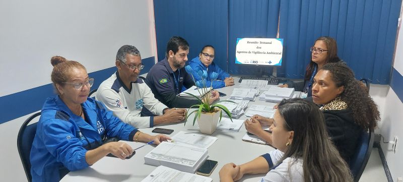 Reunião de equipe dos AVSs, planejamento de ações no território, realizando e execução das ações de vigilância por meio de coleta e pesquisa.