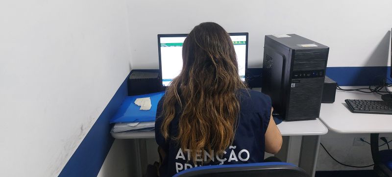 Cristiane Segreto - RT Médica do CMS Manoel Guilherme da Silveira Filho - AP 5.1, na inserção de dados no SISREG.