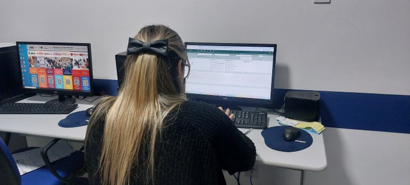 Amanda Caroline Oliveira - Médica do CMS Manoel Guilherme da Silveira Filho - AP 5.1, na inserção de dados no SISREG.