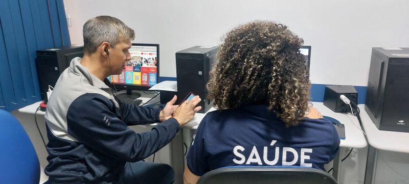Organização da Formatura das Turmas Básica e Intermediária do Curso de Libras. Responsáveis, Jaqueline Nascimento e Elvis Ferreira (Apoiadores do RAP da Saúde, Saúde Integral da População Negra e Acessibilidade Comunicativa - DAPS / CAP 5.1)