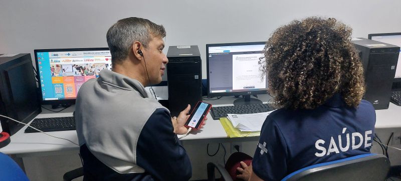 Organização da Formatura das Turmas Básica e Intermediária do Curso de Libras. Responsáveis, Jaqueline Nascimento e Elvis Ferreira (Apoiadores do RAP da Saúde, Saúde Integral da População Negra e Acessibilidade Comunicativa - DAPS / CAP 5.1)