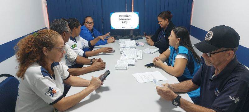 Reunião de equipe dos AVSs, planejamento de ações no território, realizando e execução das ações de vigilância por meio de coleta e pesquisa.