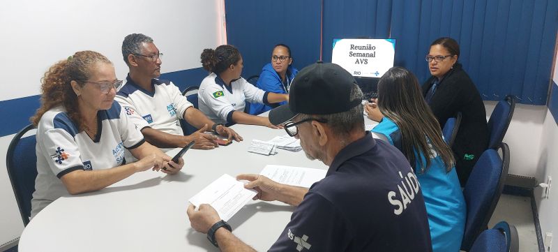 Reunião de equipe dos AVSs, planejamento de ações no território, realizando e execução das ações de vigilância por meio de coleta e pesquisa.
