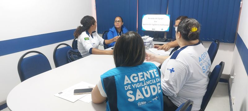 Reunião de equipe dos AVSs, planejamento de ações no território, realizando e execução das ações de vigilância por meio de coleta e pesquisa.
