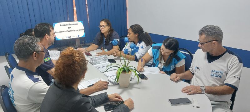 Reunião de equipe dos AVSs, planejamento de ações no território, realizando e execução das ações de vigilância por meio de coleta e pesquisa.