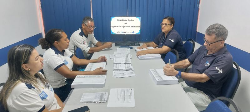Reunião de equipe dos AVSs, planejamento de ações no território, realizando e execução das ações de vigilância por meio de coleta e pesquisa.