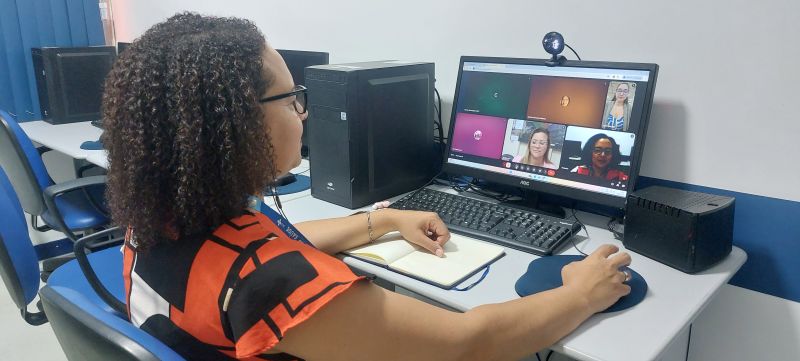 Organização da Formatura das Turmas Básica e Intermediária do Curso de Libras. Responsáveis, Jaqueline Nascimento e Elvis Ferreira (Apoiadores do RAP da Saúde, Saúde Integral da População Negra e Acessibilidade Comunicativa - DAPS / CAP 5.1)
