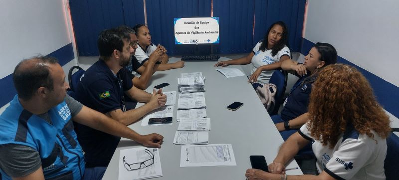 Reunião de equipe dos AVSs, planejamento de ações no território, realizando e execução das ações de vigilância por meio de coleta e pesquisa.