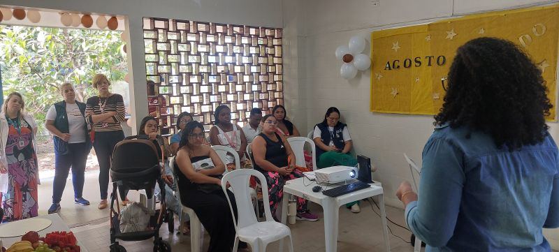 O Ministério da Saúde recomenda a amamentação até os dois anos de idade ou mais, e que nos primeiros 6 meses, o bebê receba somente leite materno (aleitamento materno exclusivo).