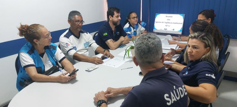Reunião de equipe dos AVSs, planejamento de ações no território, realizando e execução das ações de vigilância por meio de coleta e pesquisa.