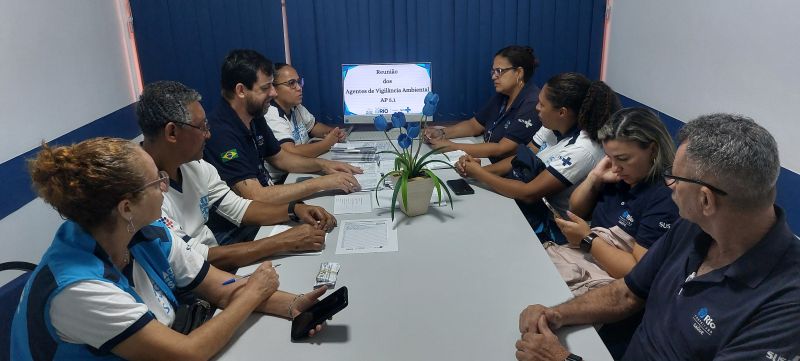 Reunião de equipe dos AVSs, planejamento de ações no território, realizando e execução das ações de vigilância por meio de coleta e pesquisa.