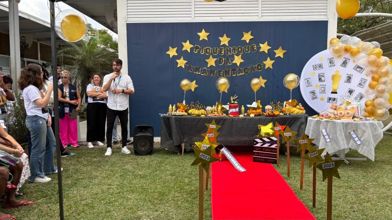 Piquenique da Amamentação", um tema importante devido aos seus inúmeros benefícios para a saúde do bebê e da mãe, além de seu impacto positivo no desenvolvimento infantil e na sociedade.