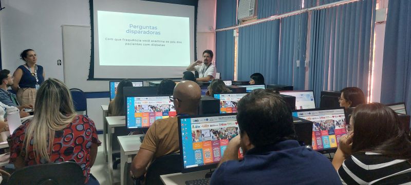 Encontro Locorregional do Programa Mais Médicos é uma reunião presencial organizada pelo Supervisor do programa e pelo Tutor, reunindo médicos que atuam em uma mesma região.