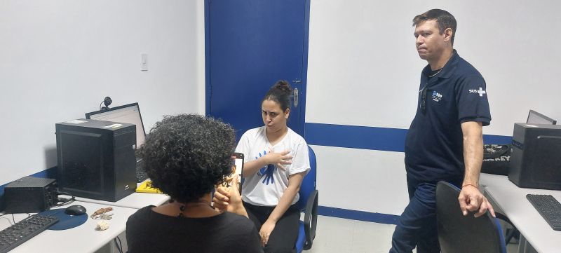 O RAP da Saúde, Saúde Integral da População Negra e Acessibilidade Comunicativa são temas interligados que visam garantir o acesso equitativo à saúde para a população negra, considerando suas particularidades e barreiras comunicacionais.