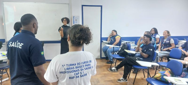 Curso Básico II de Libras - 4ª Aula,, público alvo profissionais da APS, o objetivo é a promoção do ensino da Língua Brasileira de Sinais.