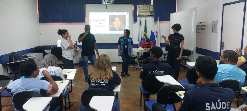 Curso Básico II de Libras - 4ª Aula,, público alvo profissionais da APS, o objetivo é a promoção do ensino da Língua Brasileira de Sinais.