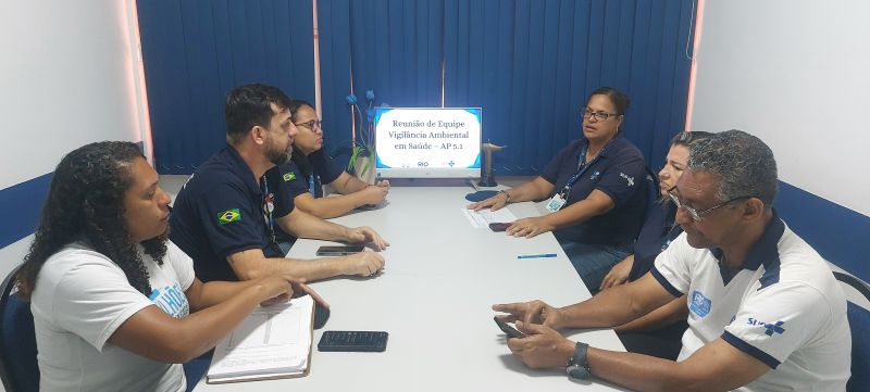 Reunião de equipe dos AVSs, planejamento de ações no território, realizando e execução das ações de vigilância por meio de coleta e pesquisa.