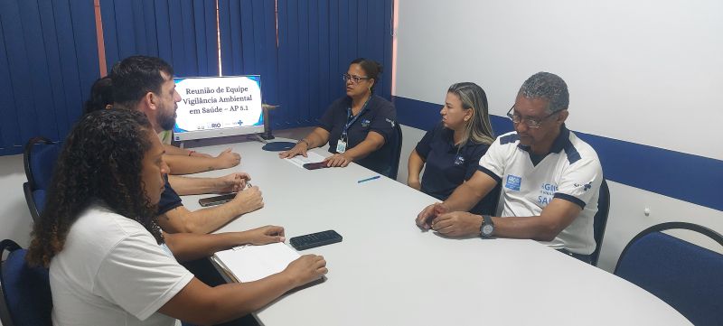 Reunião de equipe dos AVSs, planejamento de ações no território, realizando e execução das ações de vigilância por meio de coleta e pesquisa.