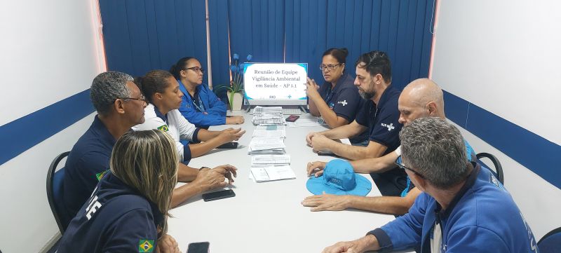 Reunião de equipe dos AVSs, planejamento de ações no território, realizando e execução das ações de vigilância por meio de coleta e pesquisa.