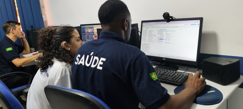 Na sala de apoio à gesta da OTICS Bangu, atualização de planilha e elaboração da 2ª Turma do Curso Básico II de LIBRAS.